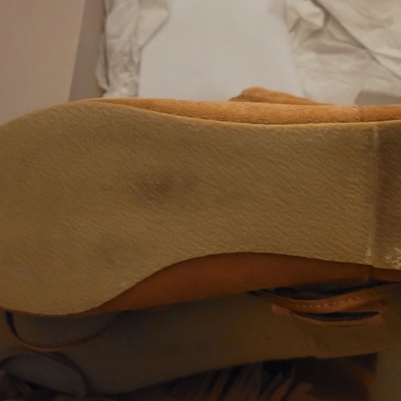 Boots - Picture 4 of 5